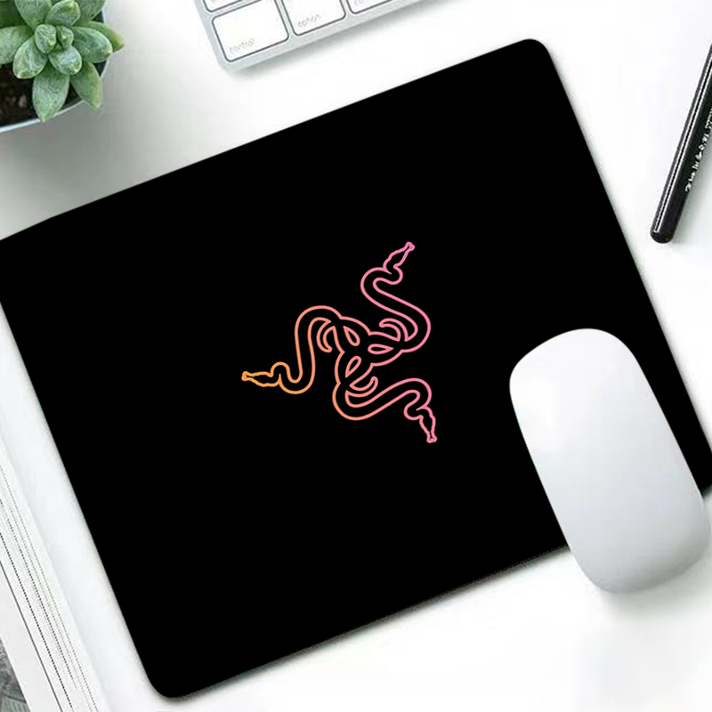 Esports Gaming Pc - Razer Luxury Mouse Pad Anime Gamer